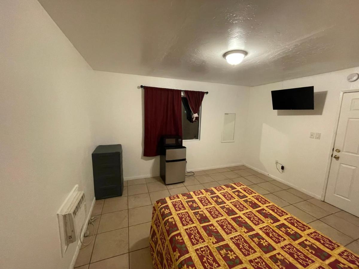 Crown Inn & Suites Spring Valley  Kültér fotó