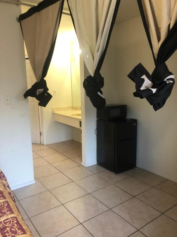Crown Inn & Suites Spring Valley  Kültér fotó