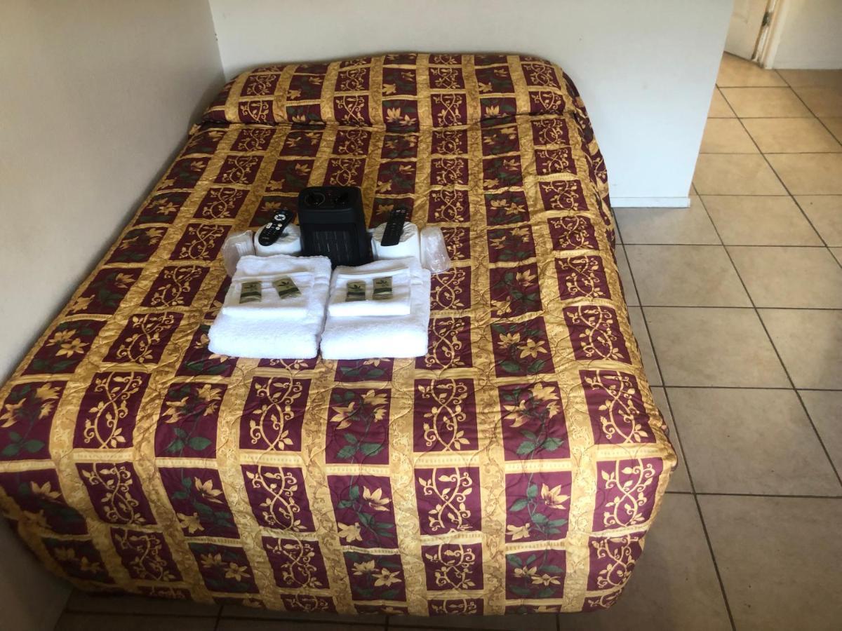 Crown Inn & Suites Spring Valley  Kültér fotó