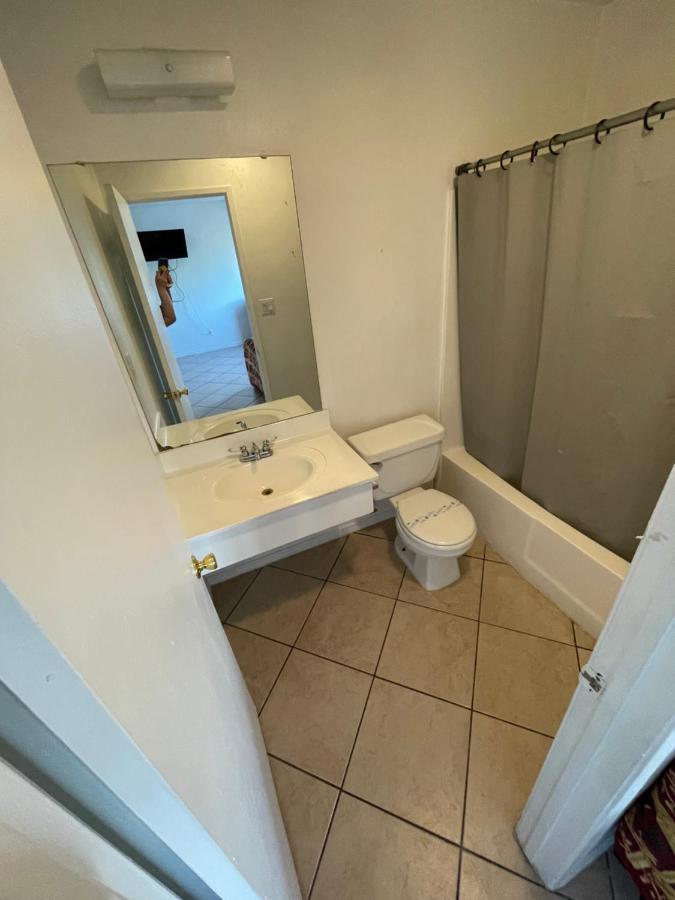 Crown Inn & Suites Spring Valley  Kültér fotó