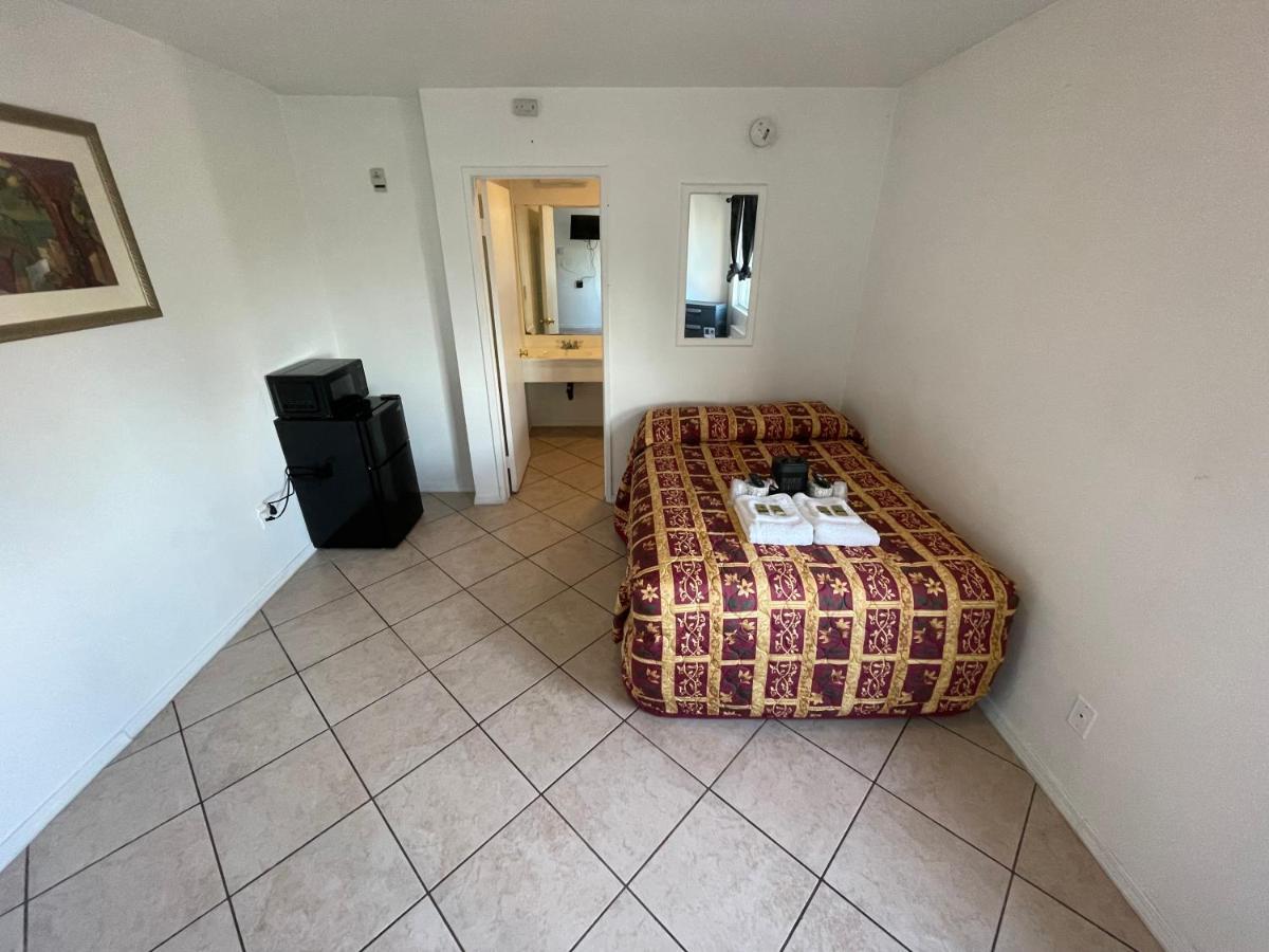 Crown Inn & Suites Spring Valley  Kültér fotó