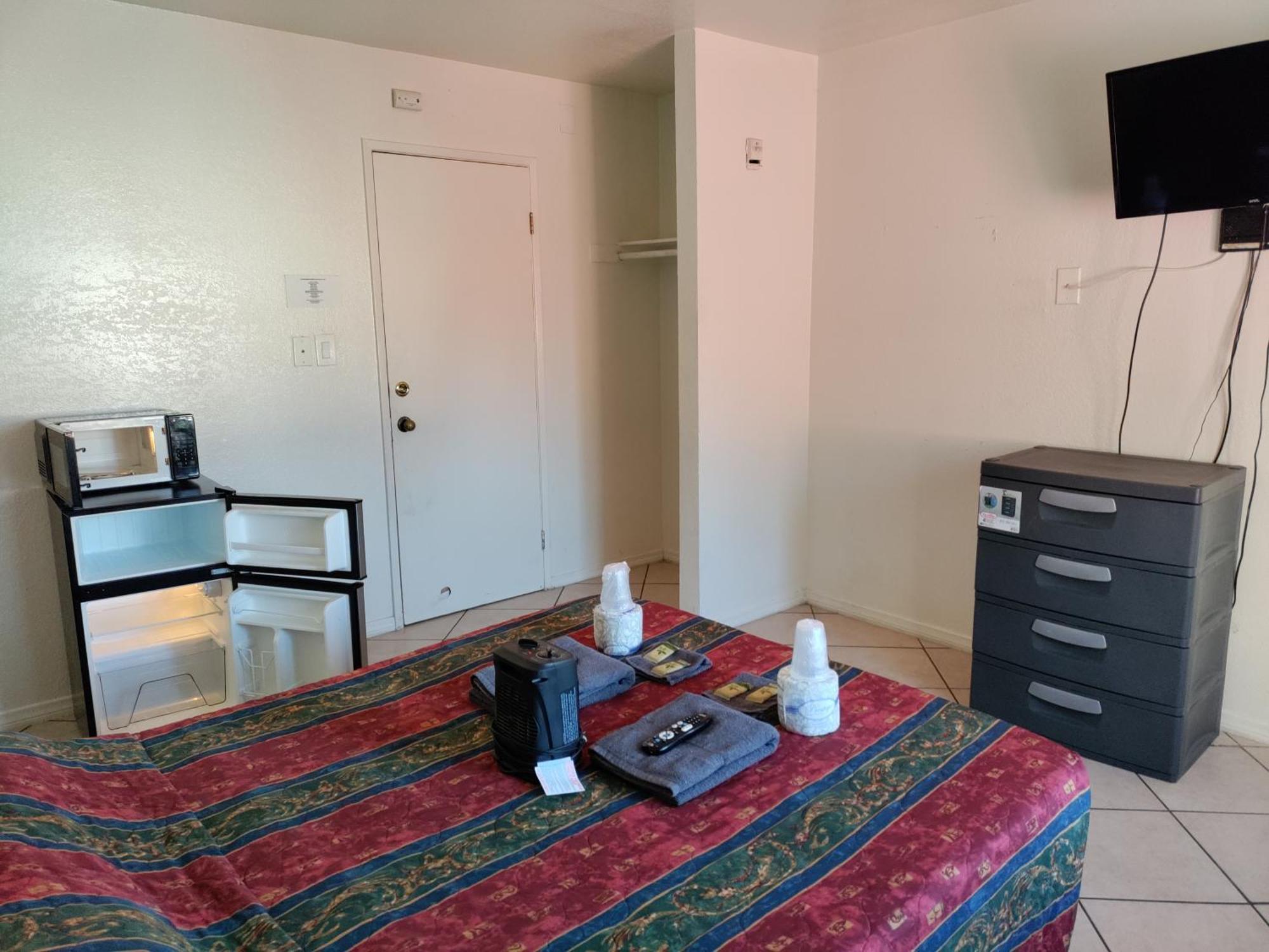Crown Inn & Suites Spring Valley  Kültér fotó