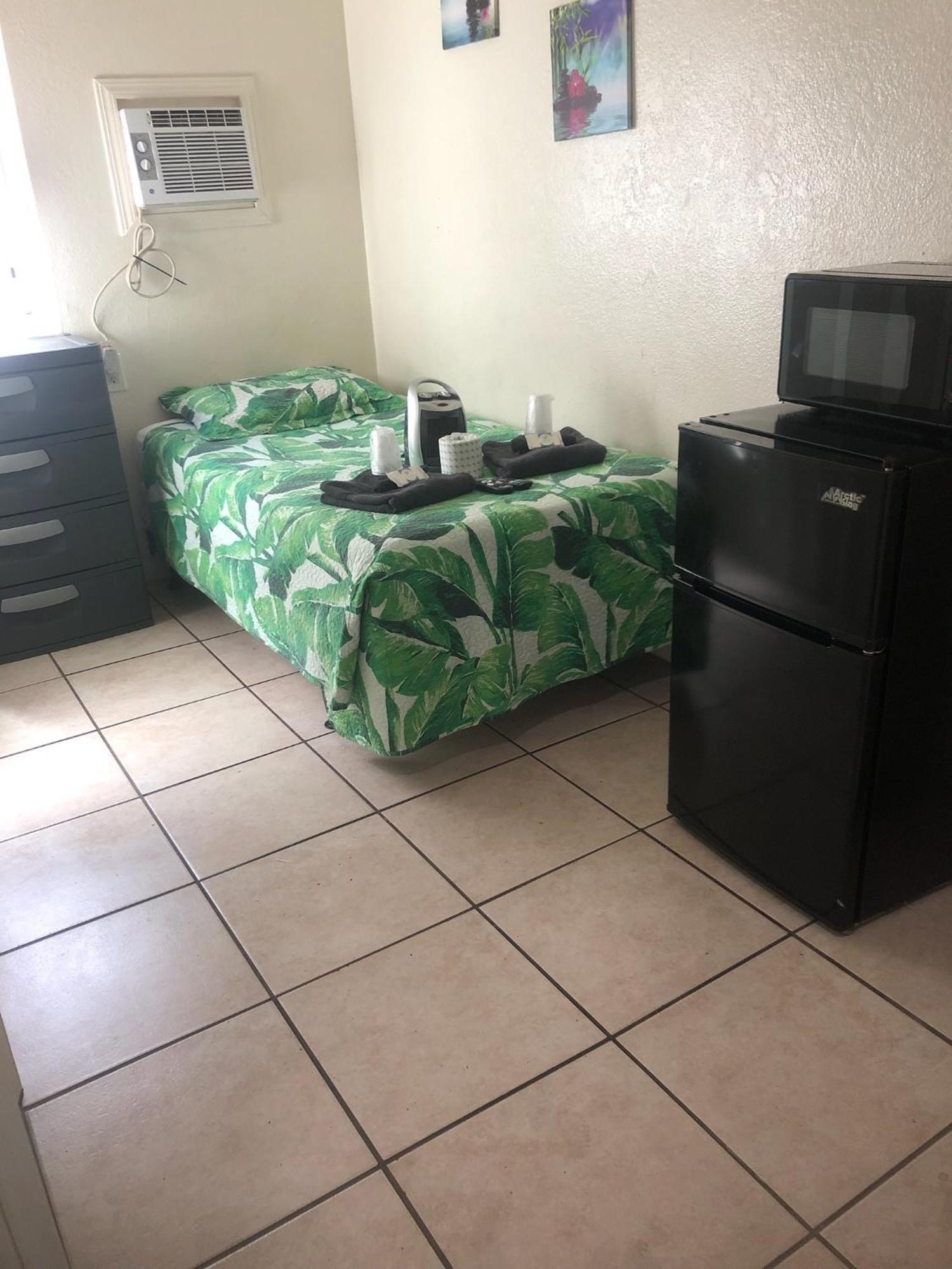 Crown Inn & Suites Spring Valley  Kültér fotó