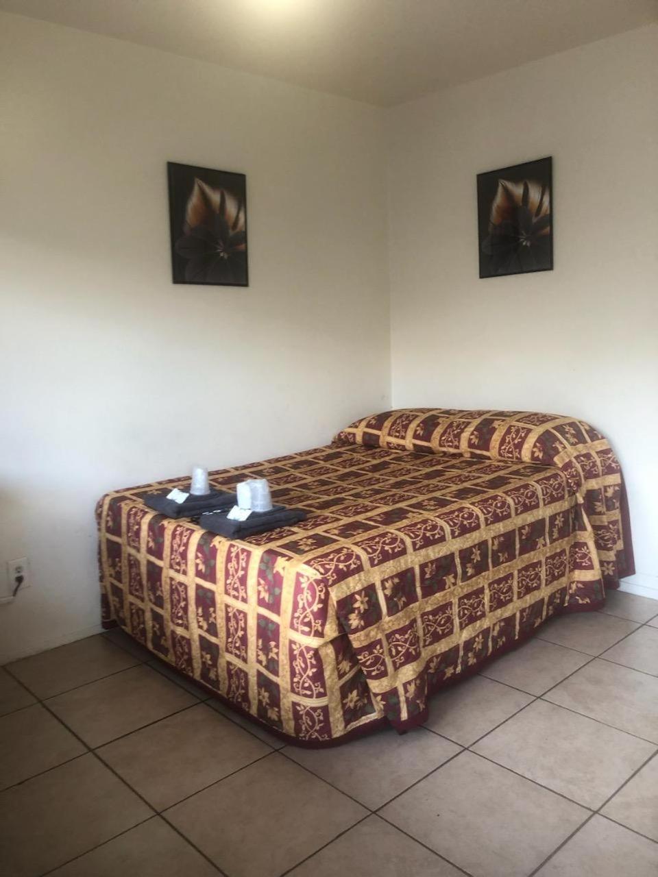 Crown Inn & Suites Spring Valley  Kültér fotó