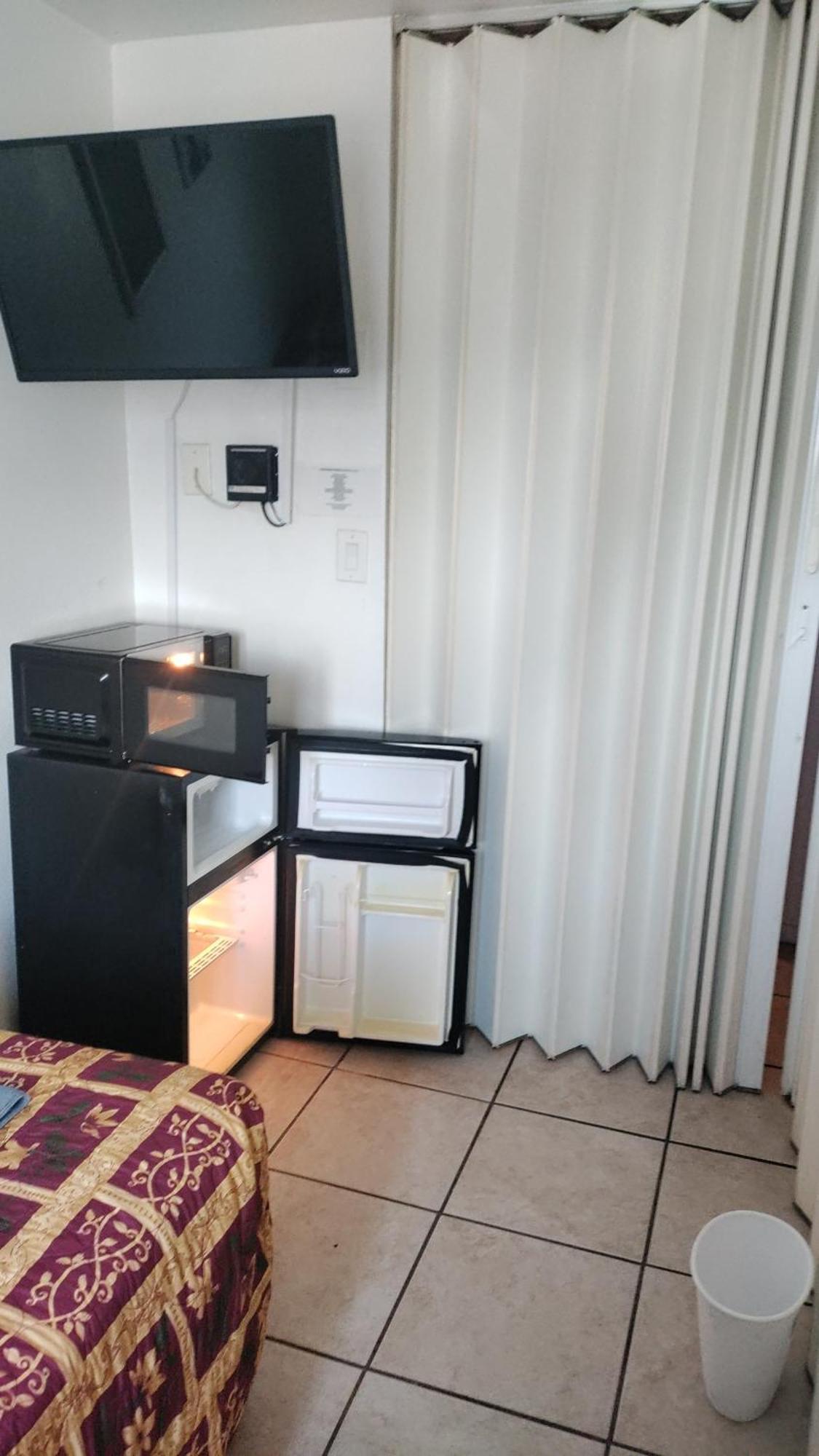 Crown Inn & Suites Spring Valley  Kültér fotó